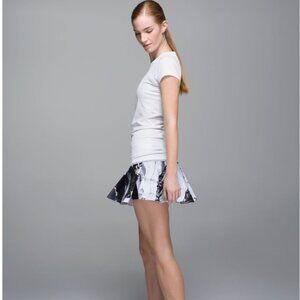 Lululemon Hit Your Stride Skirt Biggie Pigment Wave White Black